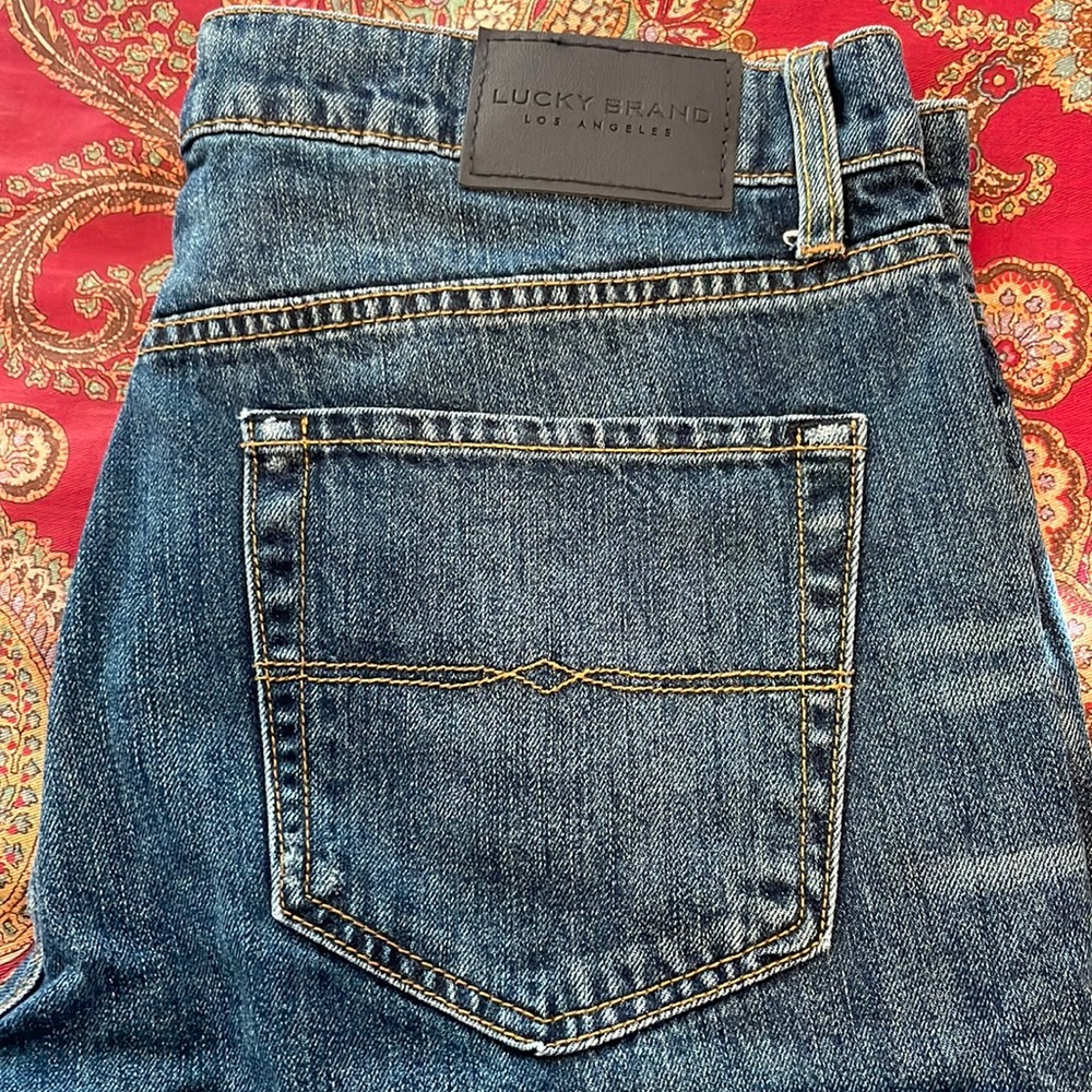 Lucky Brand 121 Slim Straight